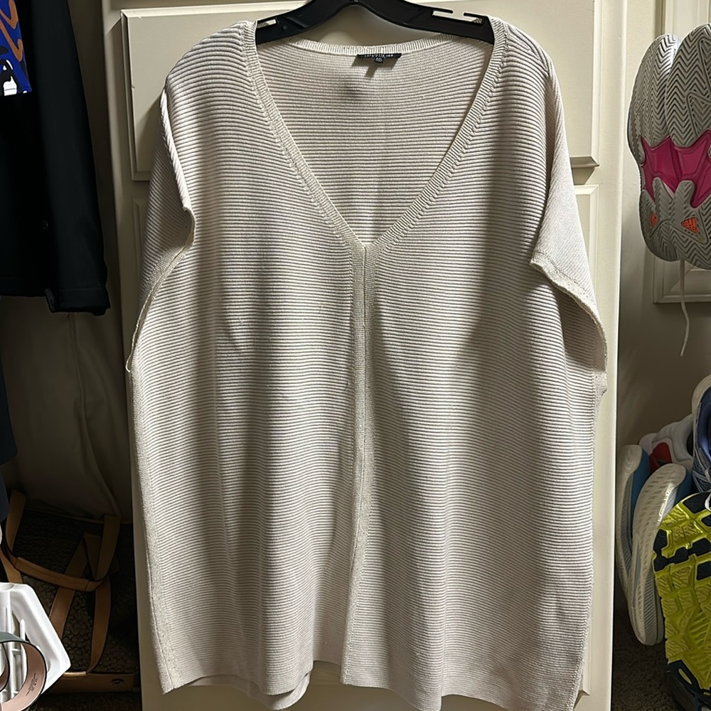 Very subtle shimmer down the sides around the neck and around the sleeves